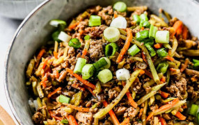 Обожаю это блюдо: делается как яичный рулет - фарш индейки в миске с овощами